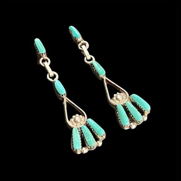 🔴SOLD🔴  Sterling silver turquoise dangle earrings - Picture 2 of 7